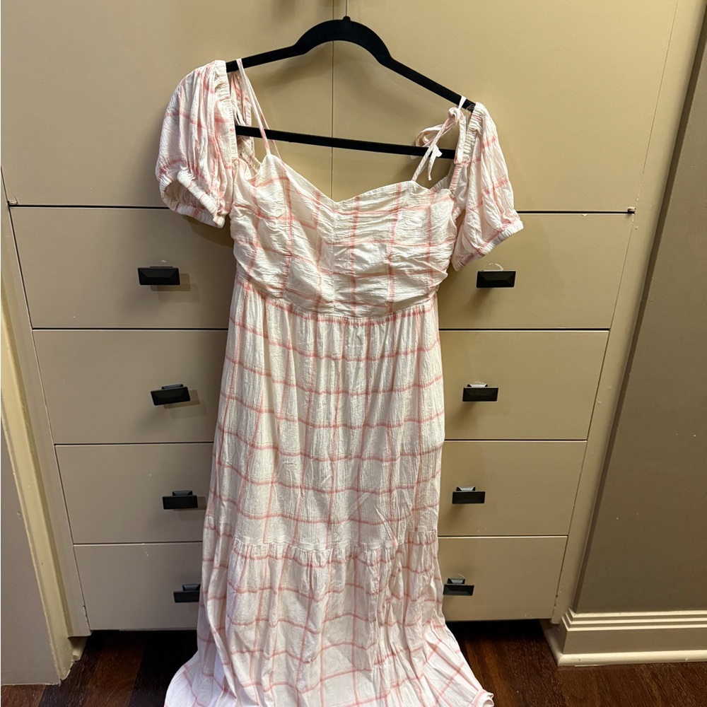 Universal Thread Pink and White Maxi Dress